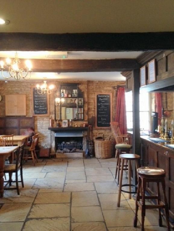 The Royal Oak Burford Bed & Breakfast Bagian luar foto